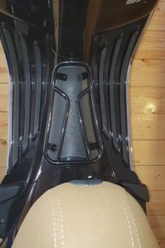 Preview: Gepäckträger Durchstieg - F.A. Italia - Vespa Primavera/Sprint 50-125 ccm (ab Bj. 2013) - schwarz-glänzend